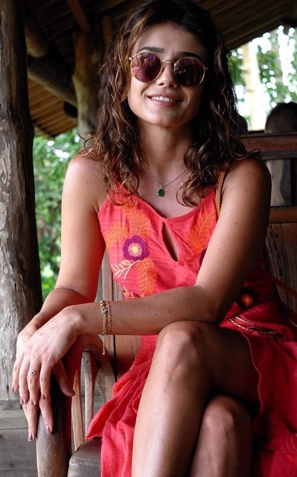 Paula Fernandes Nua