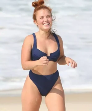 Larissa Manoela nua pelada ruiva gostosa em fotos reais na praia